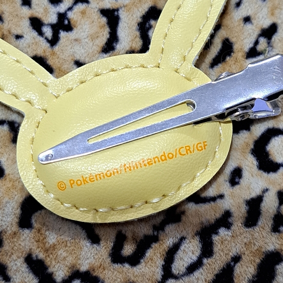 💥3/$25💥  SPARKLY PIKACHU POKEMON NINTENDO HAIR CLIPS - Picture 3 of 7